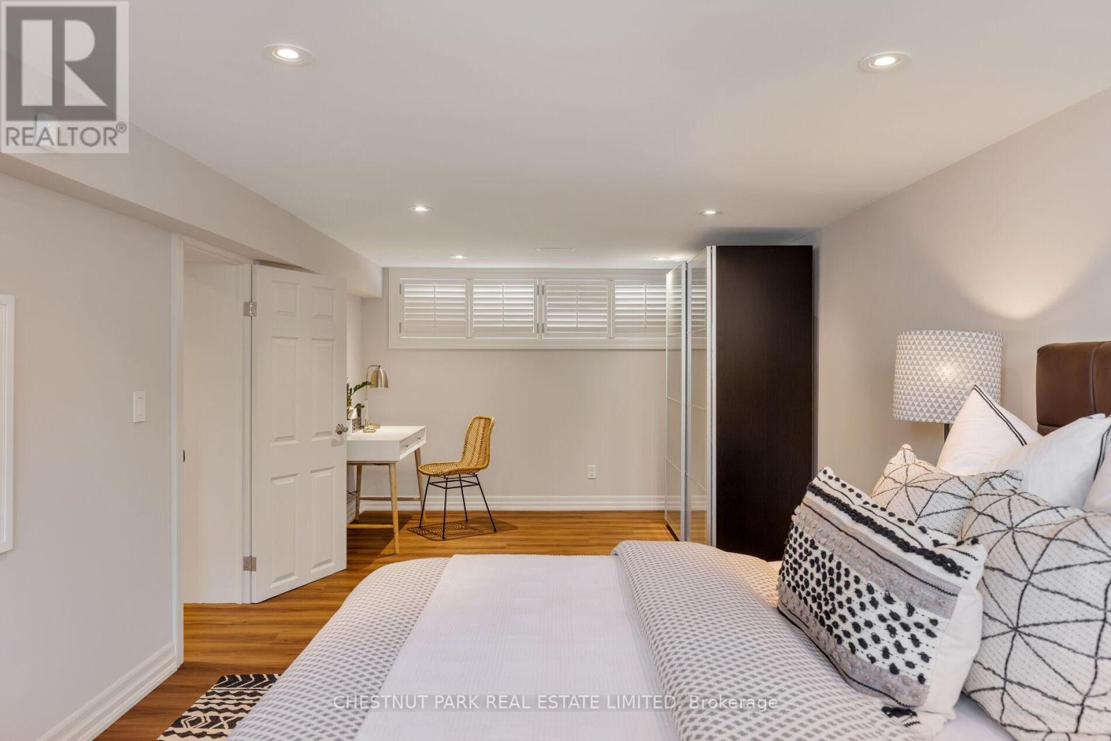 Photo 26 of 75 Paperbirch Drive, Toronto ON