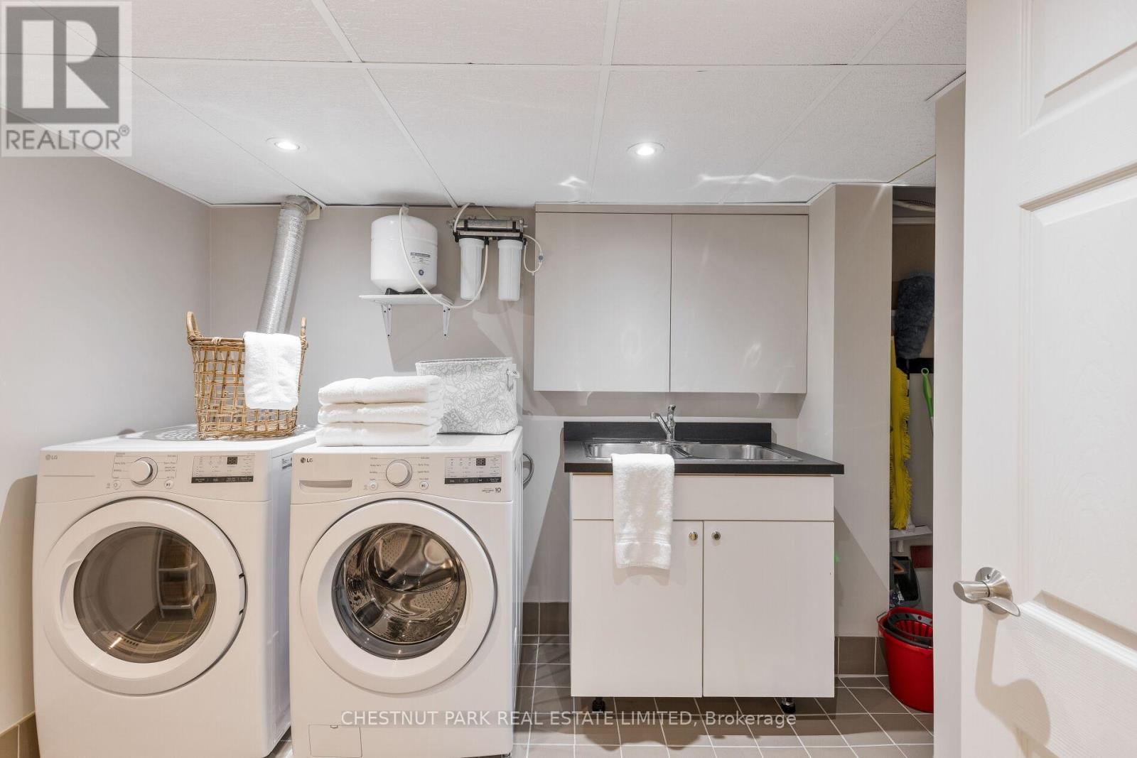 Photo 46 of 75 Paperbirch Drive, Toronto ON