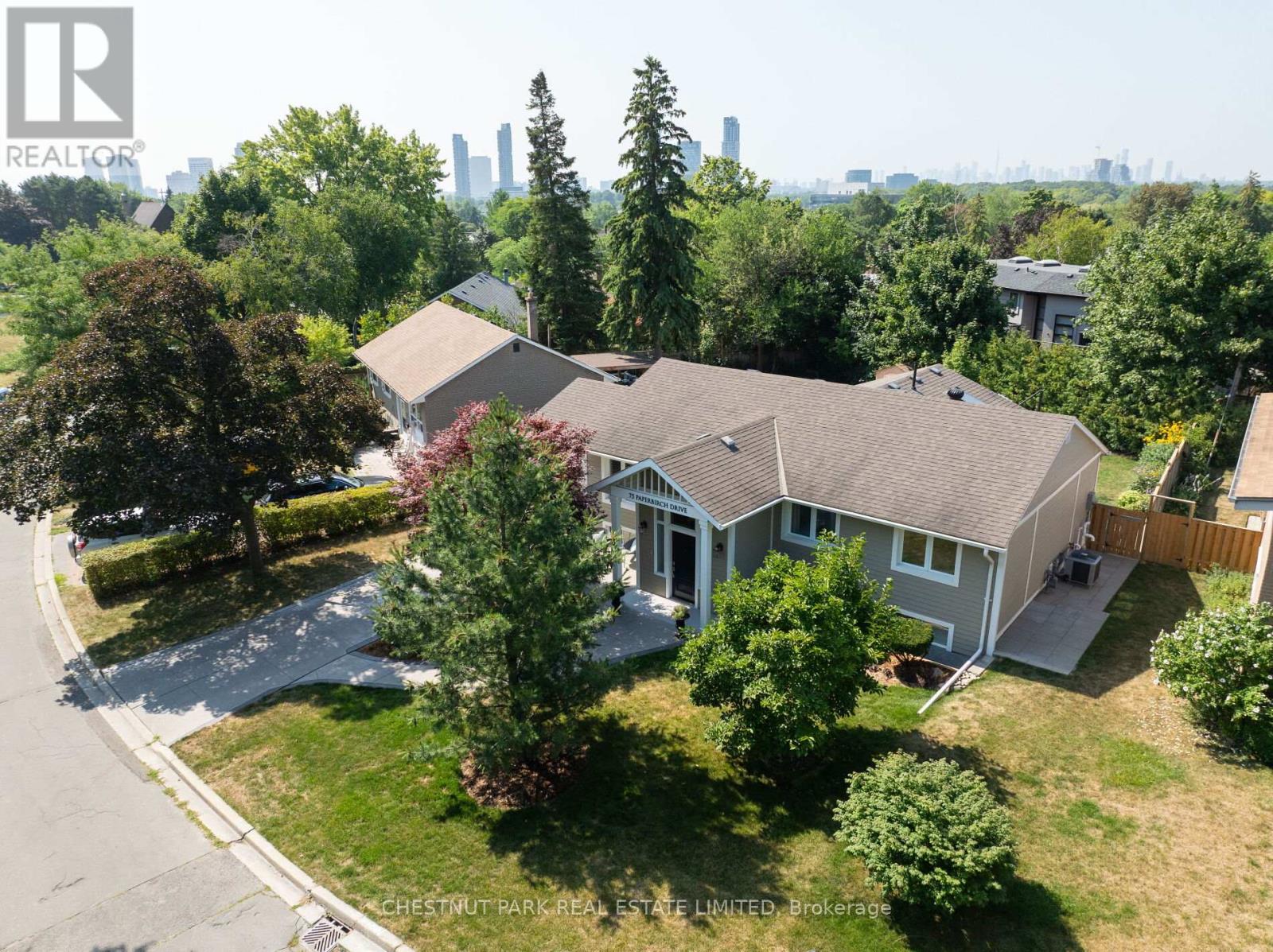 Photo 29 of 75 Paperbirch Drive, Toronto ON