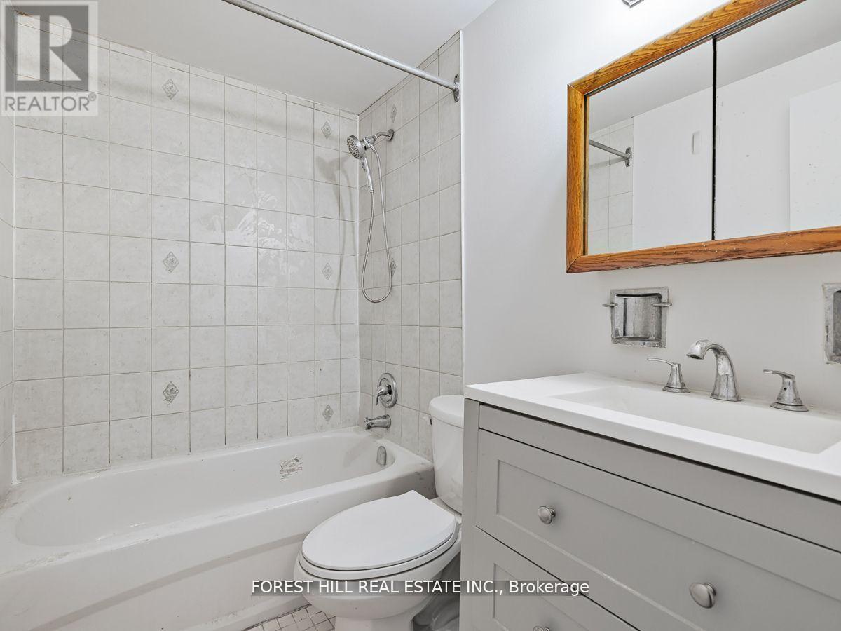 Photo 10 of 53 Woody Vine Way, Toronto ON