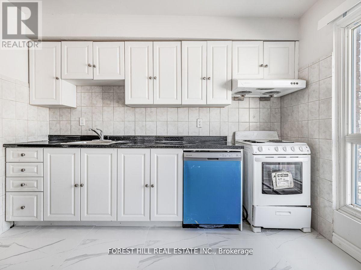 Photo 3 of 53 Woody Vine Way, Toronto ON