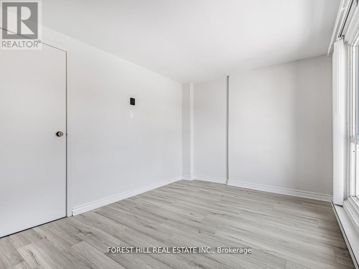 Photo 6 of 53 Woody Vine Way, Toronto ON