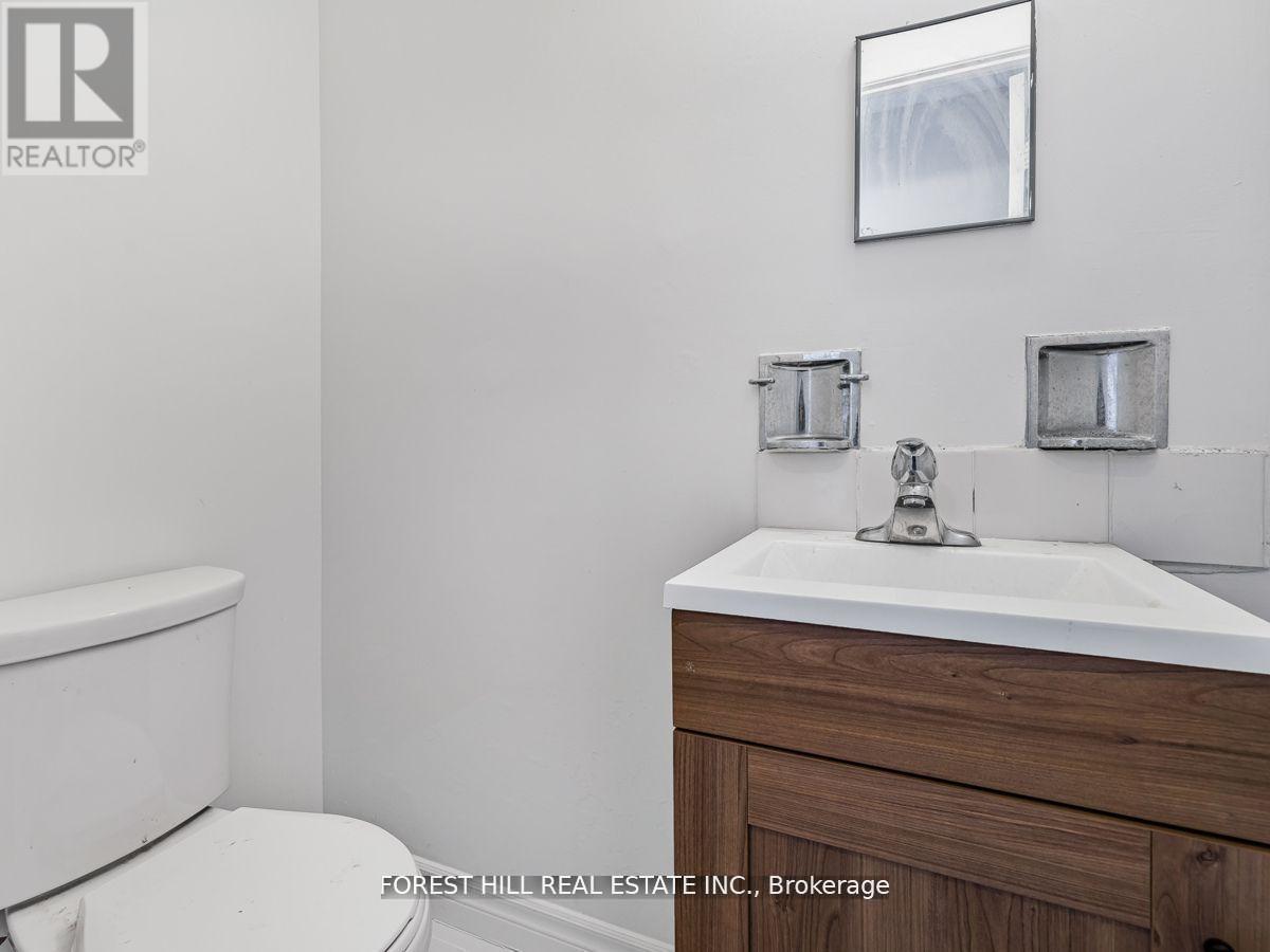 Photo 9 of 53 Woody Vine Way, Toronto ON