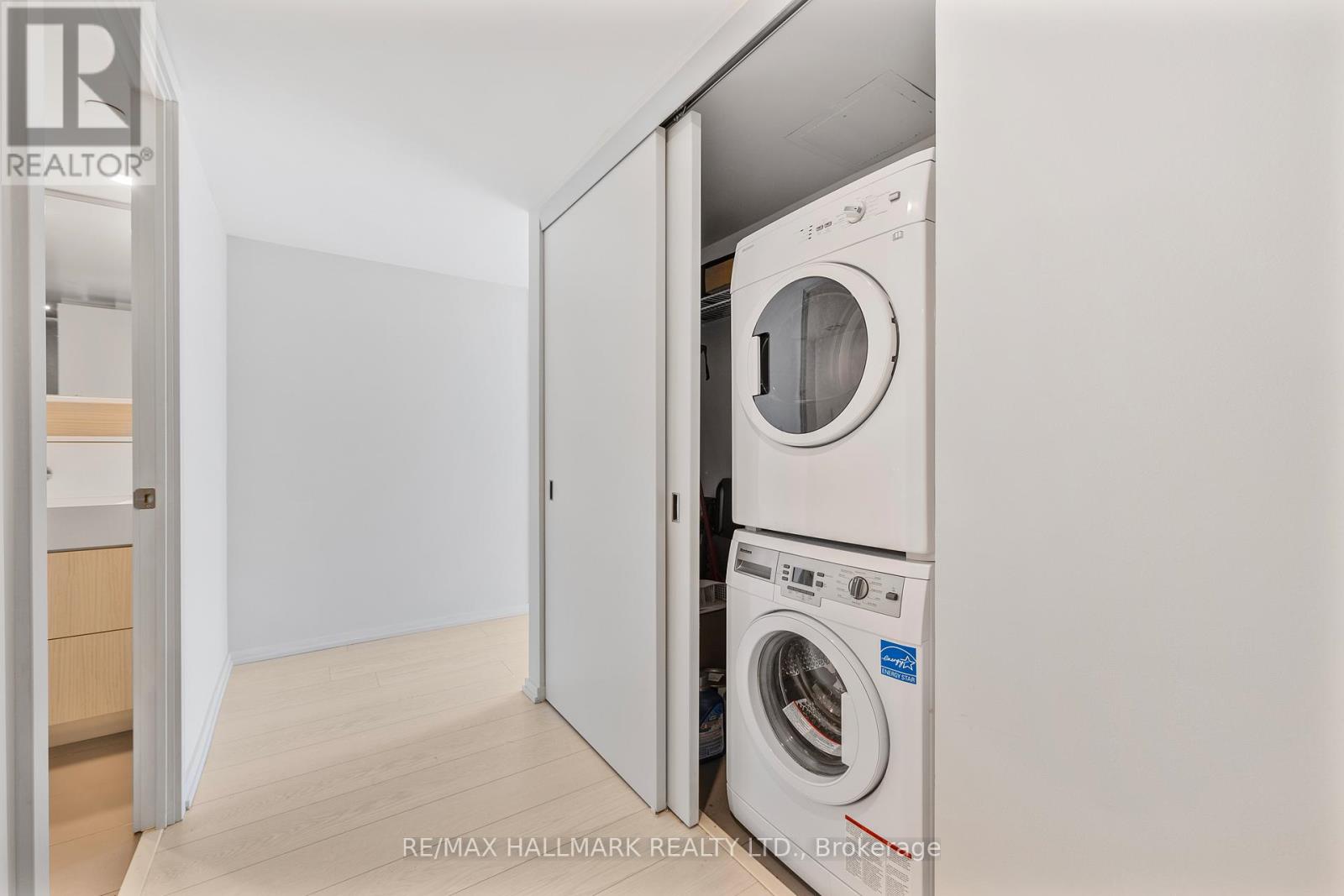 Photo 16 of 807 5 Soudan Avenue, Toronto ON