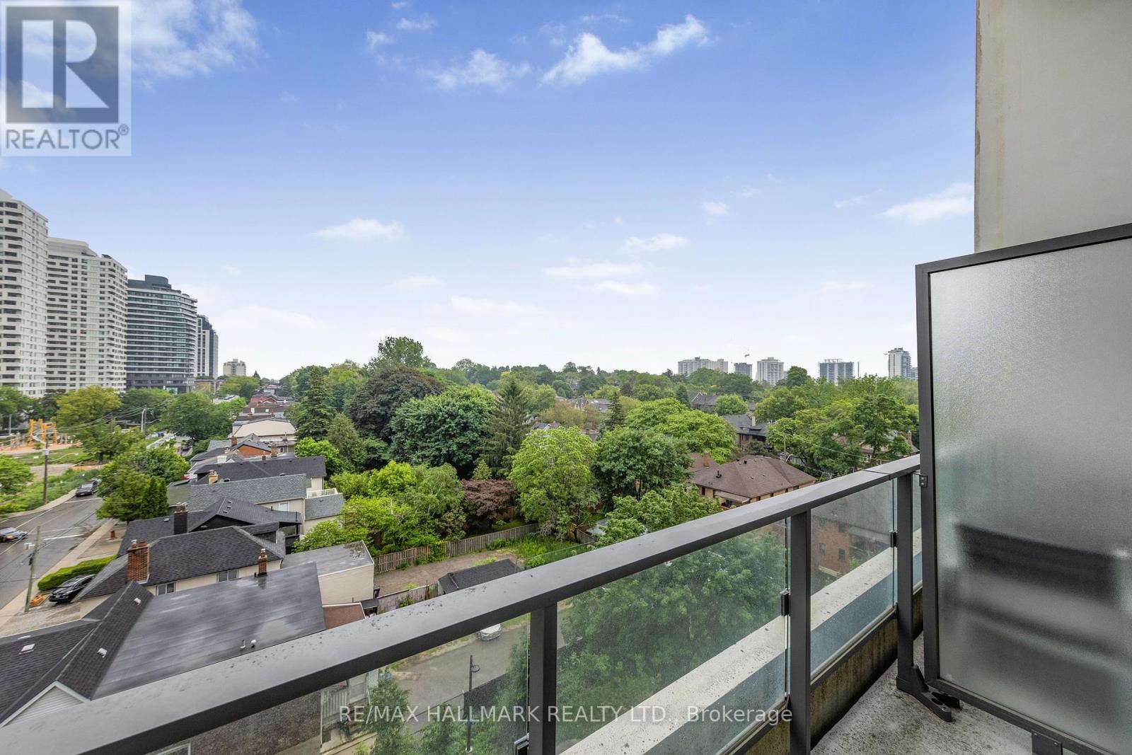 Photo 3 of 807 5 Soudan Avenue, Toronto ON