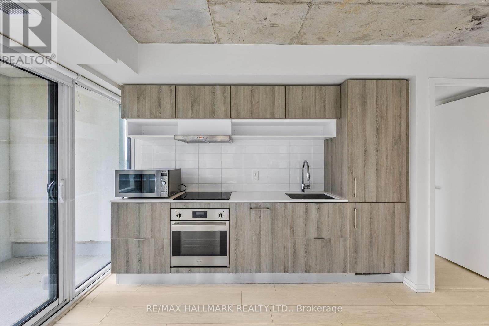 Photo 4 of 807 5 Soudan Avenue, Toronto ON