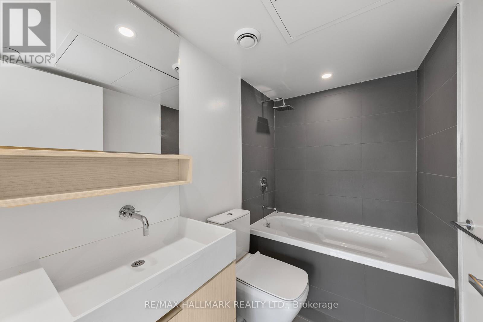 Photo 9 of 807 5 Soudan Avenue, Toronto ON