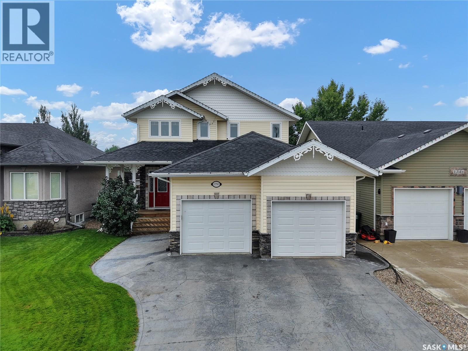 Photo 2 of 1350 Willowgrove Terrace, Saskatoon SK