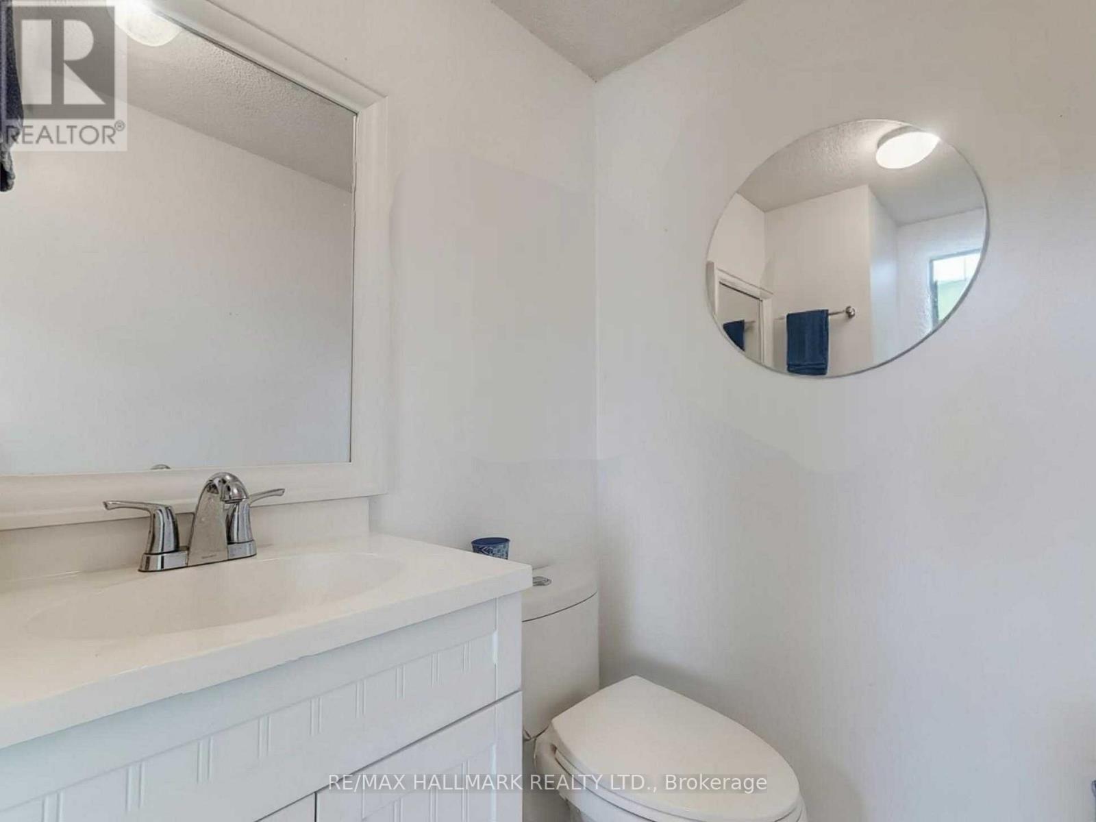 Photo 11 of 94 Scunthrope Road, Toronto ON