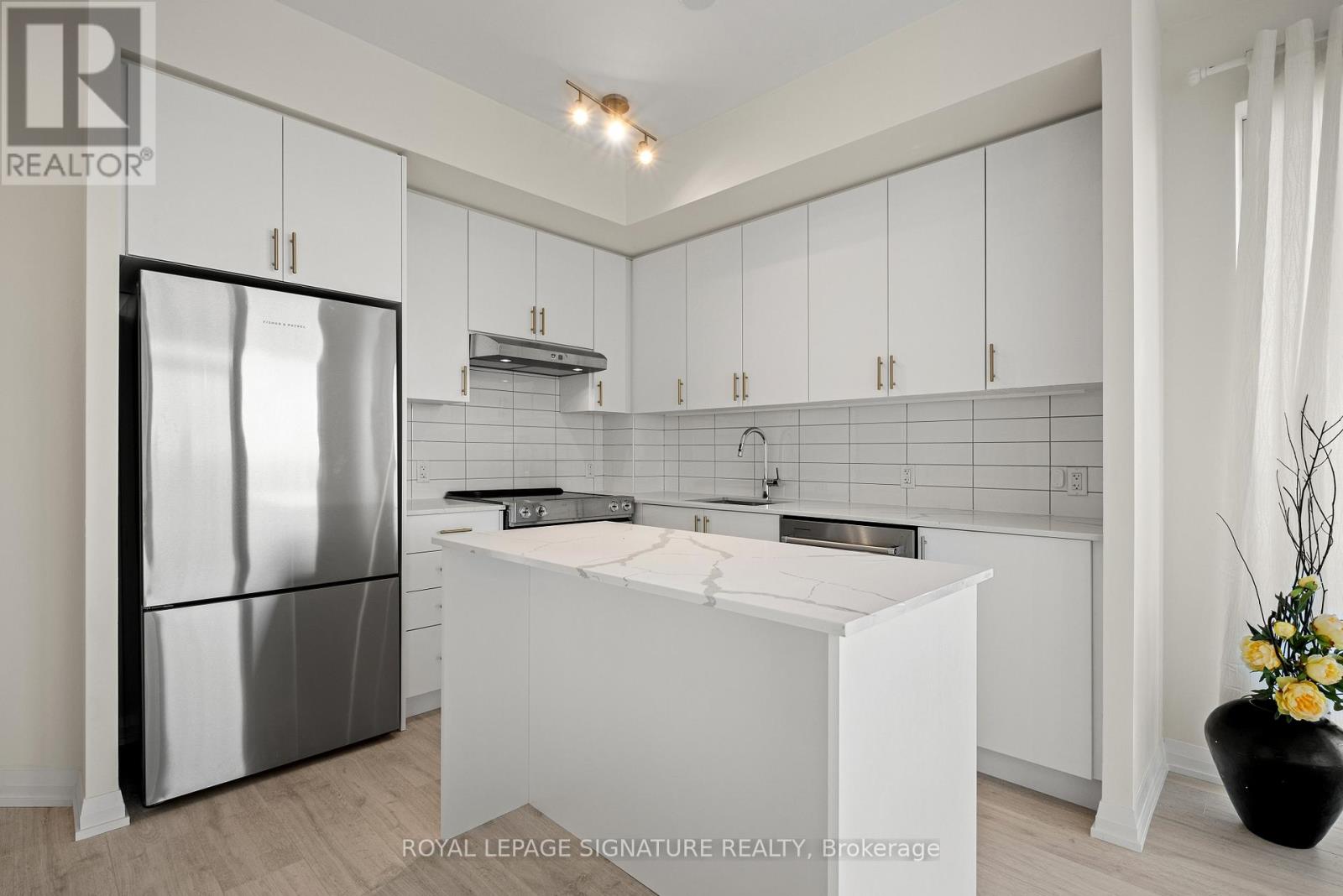 Photo 13 of 602 9000 Jane Street, Vaughan ON