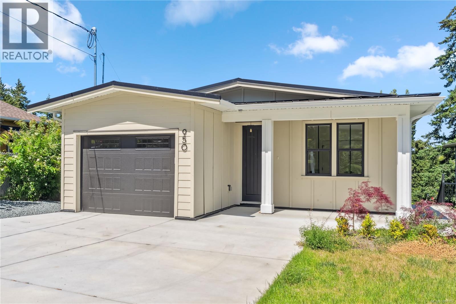Photo 1 of 950 Tulip Ave, Saanich BC