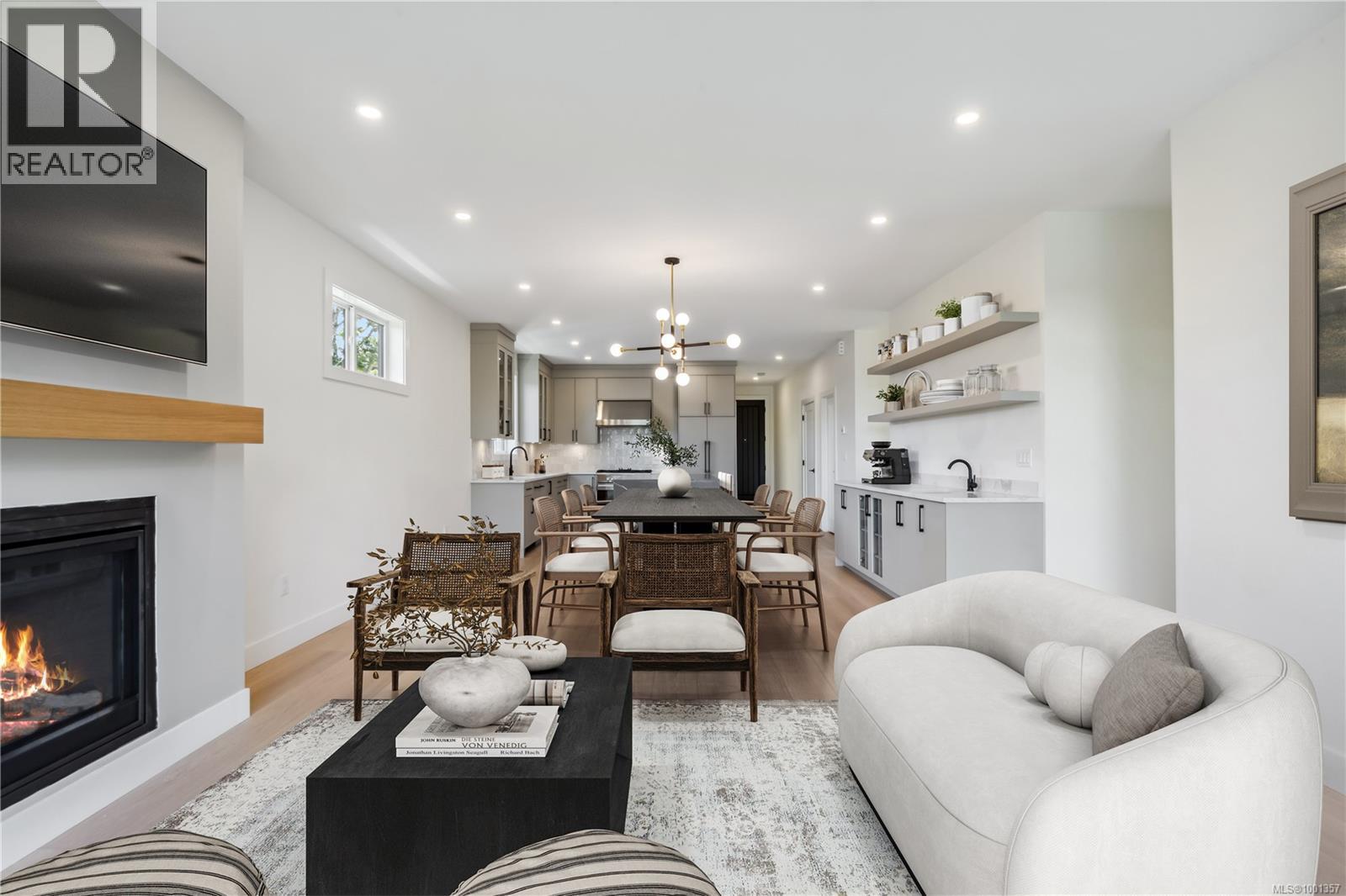 Photo 5 of 950 Tulip Ave, Saanich BC