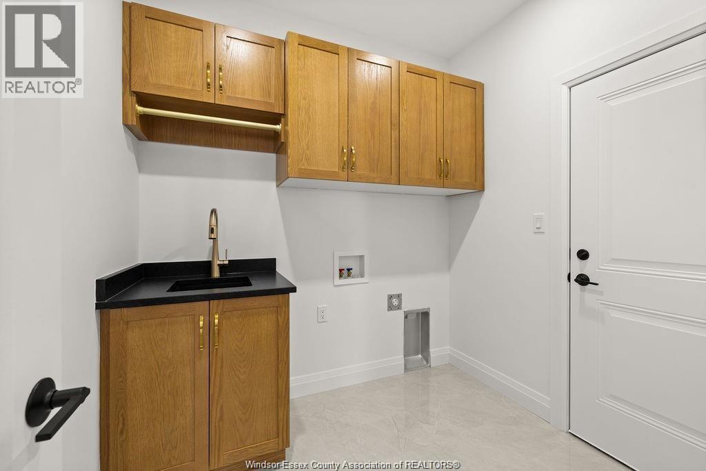 Photo 13 of 2575 Barkley Avenue, Windsor ON
