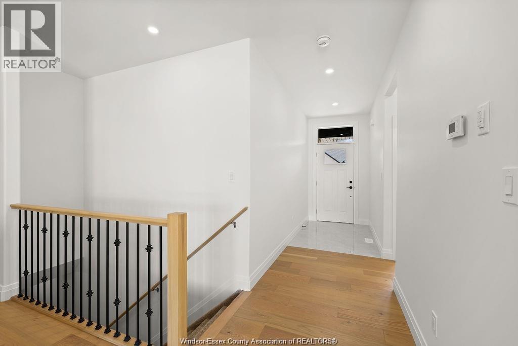 Photo 5 of 2575 Barkley Avenue, Windsor ON