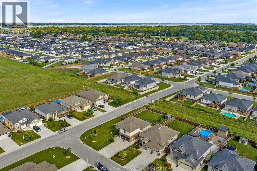 Photo 23 of 404 Brown, Amherstburg ON