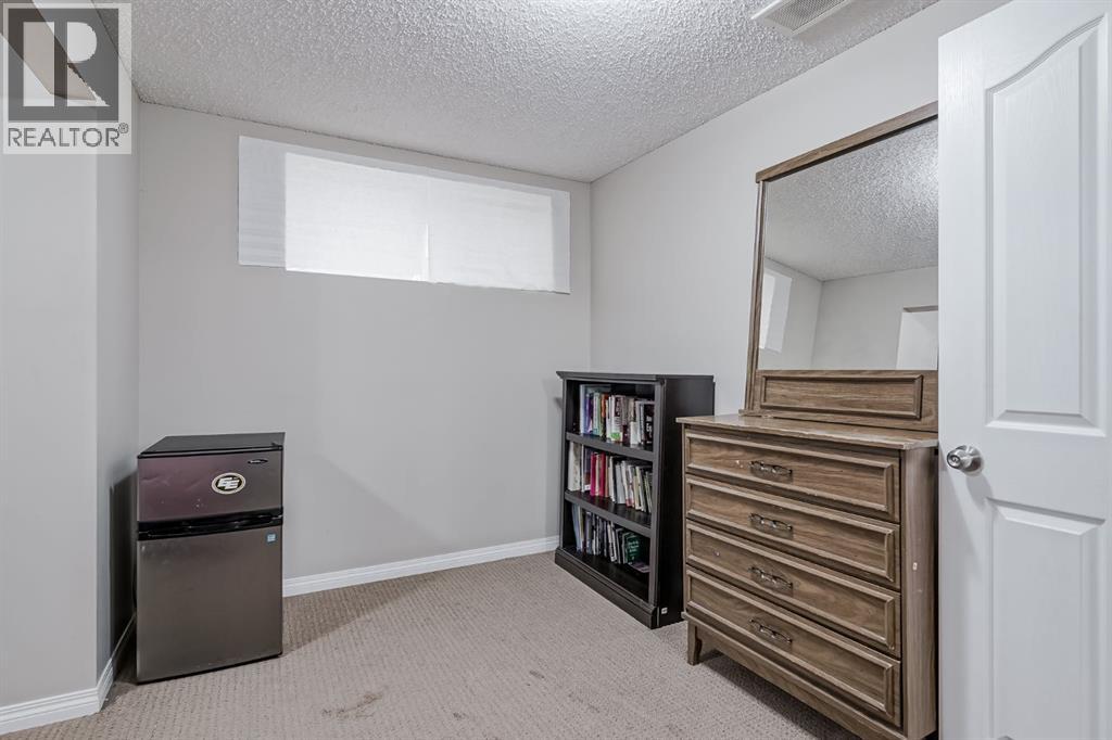 Single Family House for Sale in  Chaparral Drive SE Chaparral Calgary 