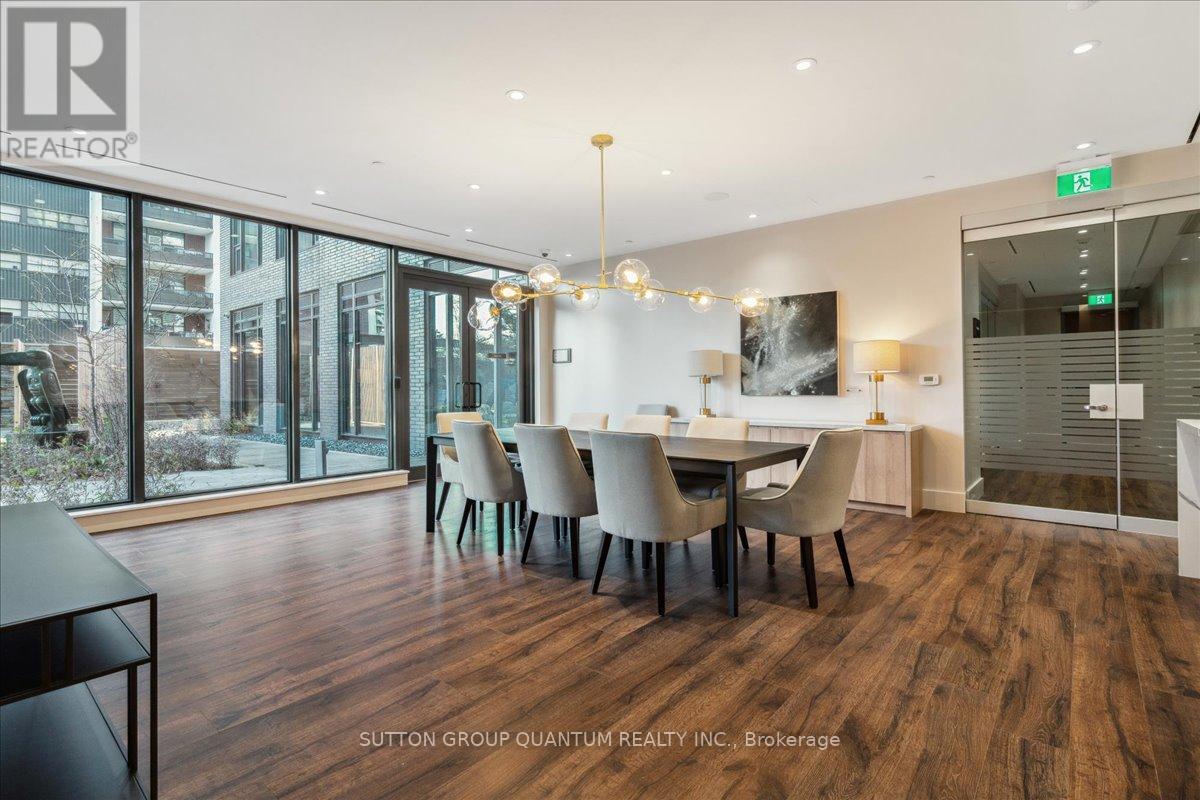 Photo 2 of 315 21 Park Street E, Mississauga ON