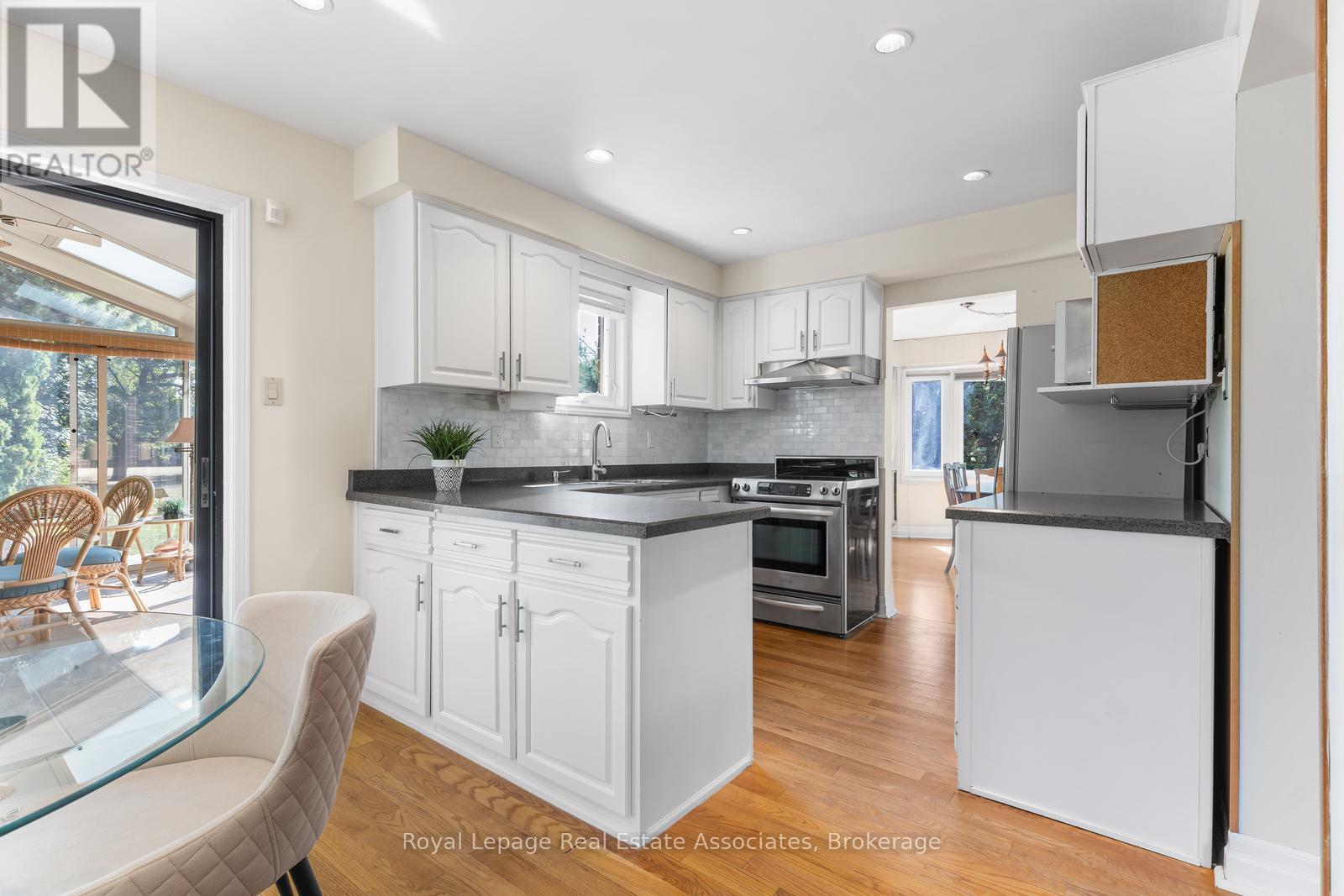 Photo 10 of 4424 Treetop Court, Mississauga ON
