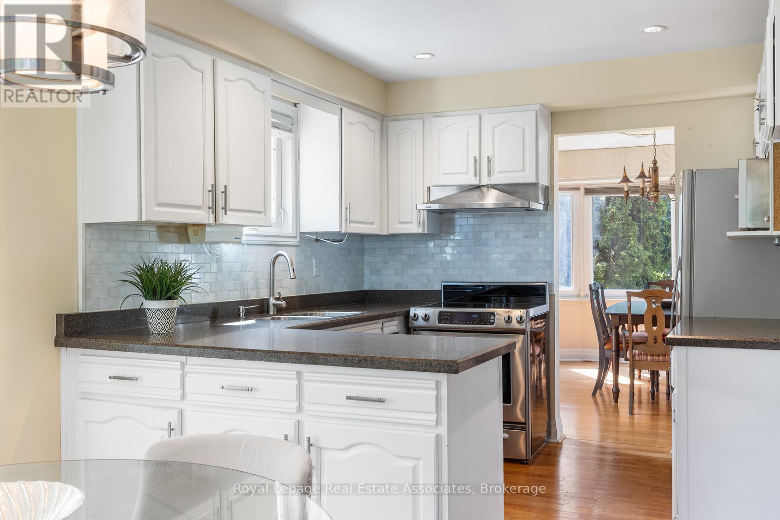 Photo 13 of 4424 Treetop Court, Mississauga ON