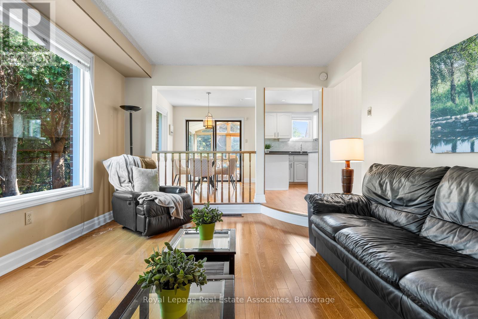 Photo 14 of 4424 Treetop Court, Mississauga ON