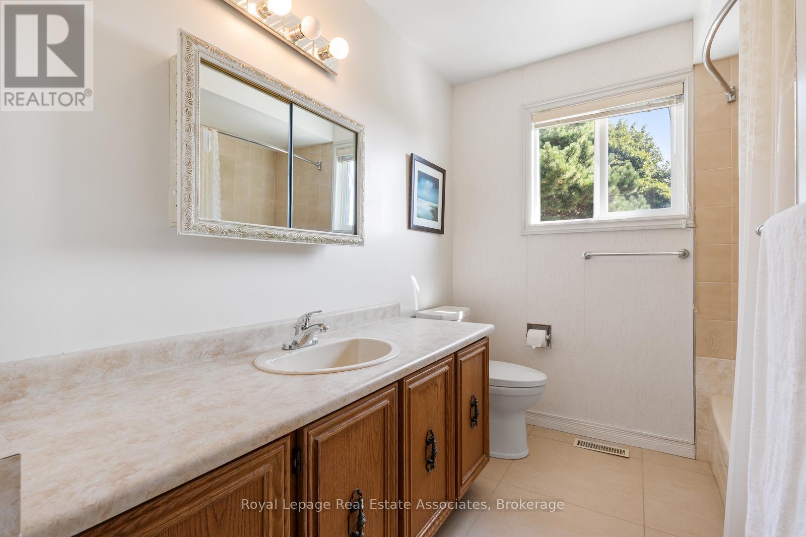 Photo 24 of 4424 Treetop Court, Mississauga ON