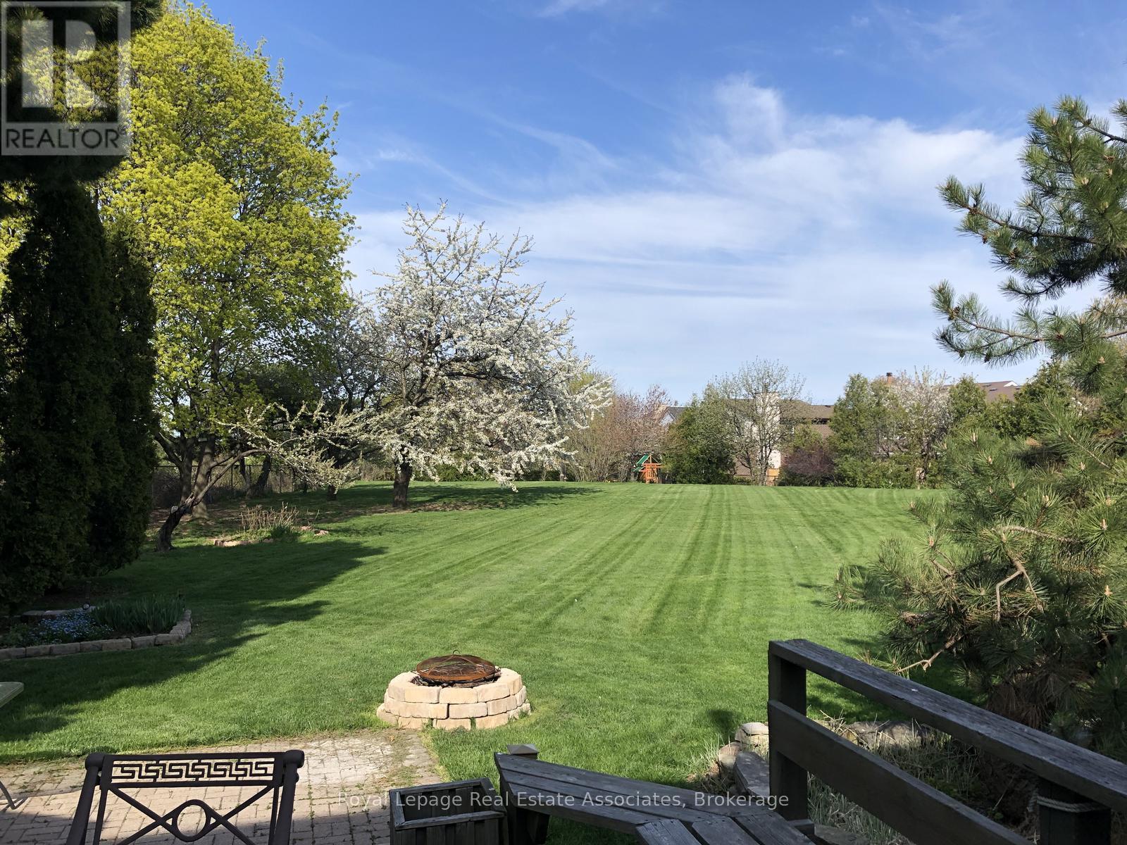 Photo 4 of 4424 Treetop Court, Mississauga ON