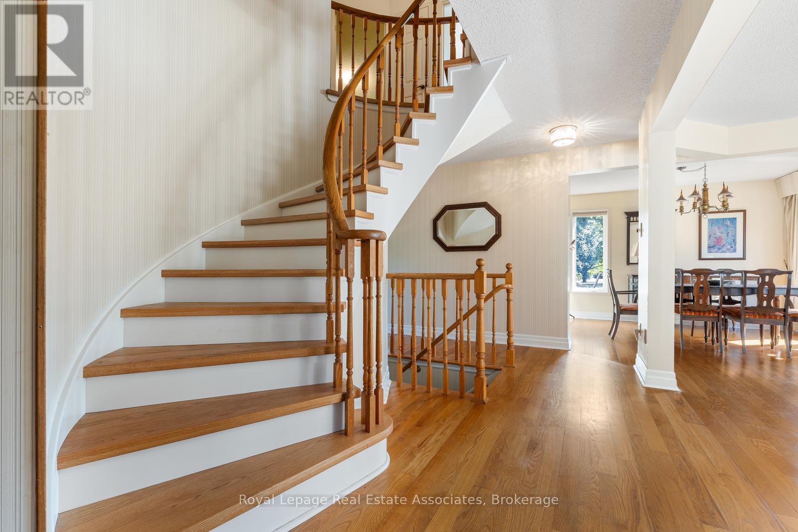 Photo 6 of 4424 Treetop Court, Mississauga ON