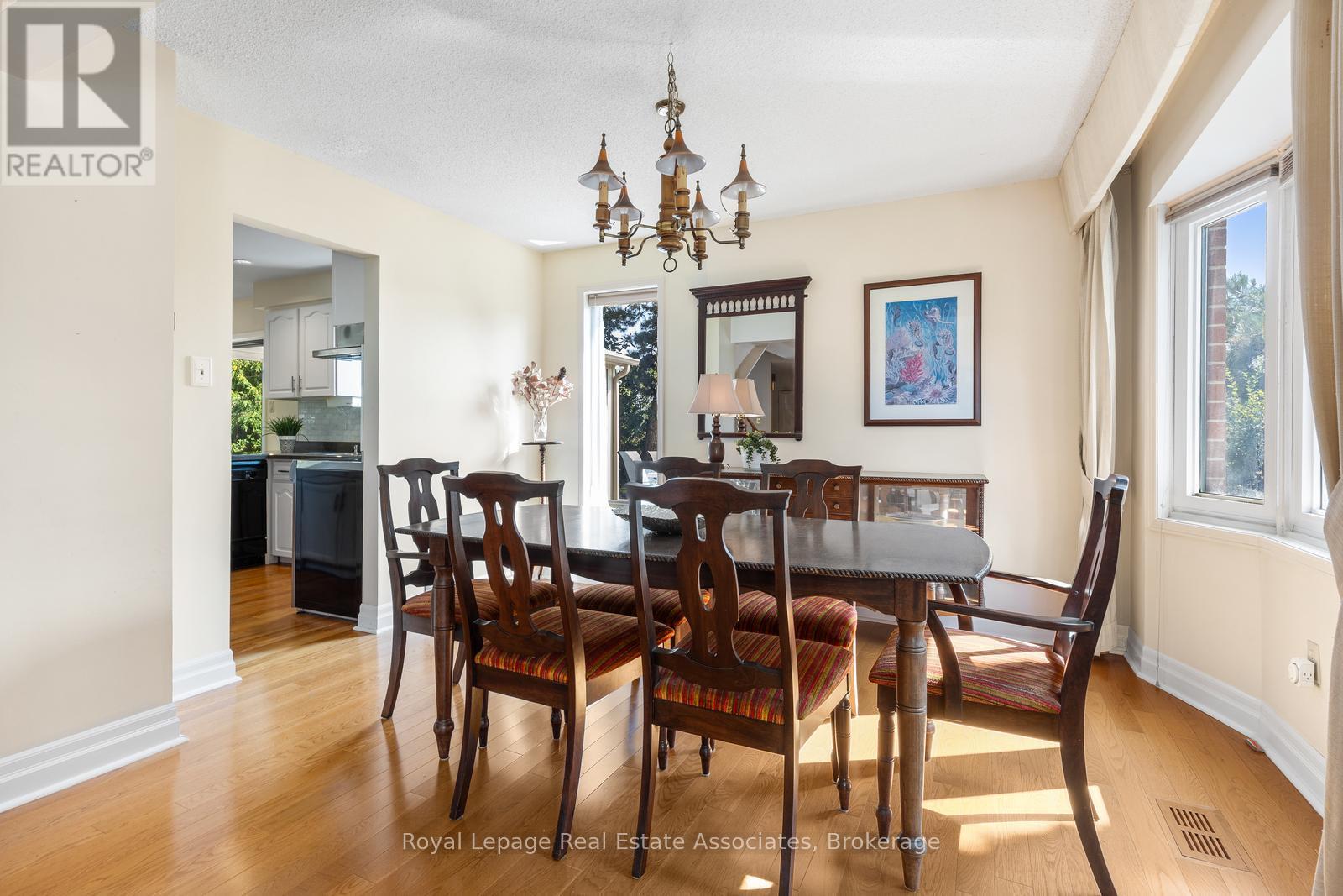 Photo 8 of 4424 Treetop Court, Mississauga ON