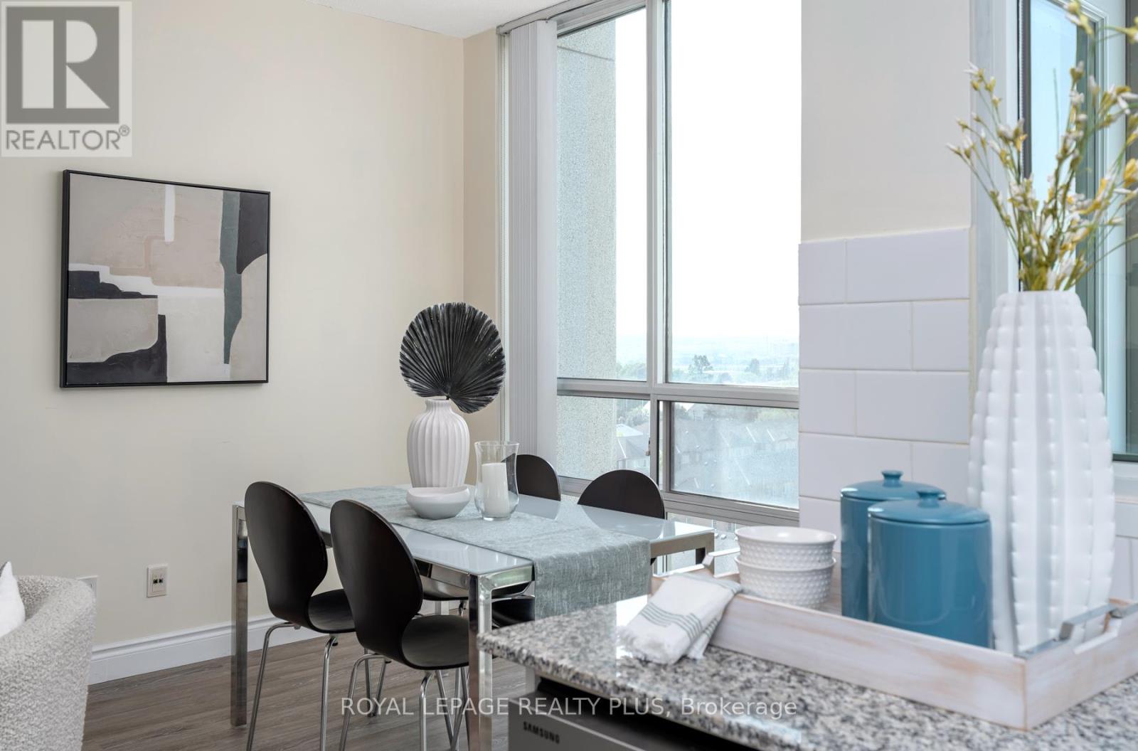 Photo 5 of 903 1359 Rathburn Road E, Mississauga ON