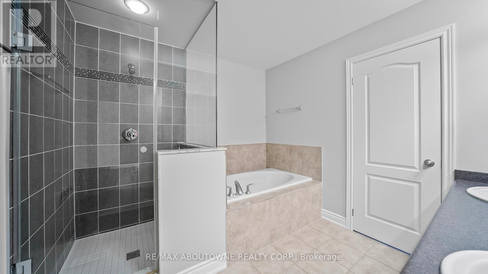 Photo 17 of 548 Terrace Way, Oakville ON