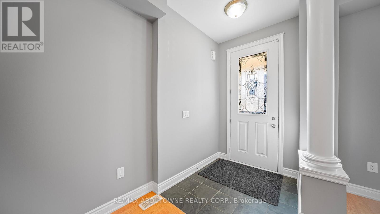 Photo 3 of 548 Terrace Way, Oakville ON