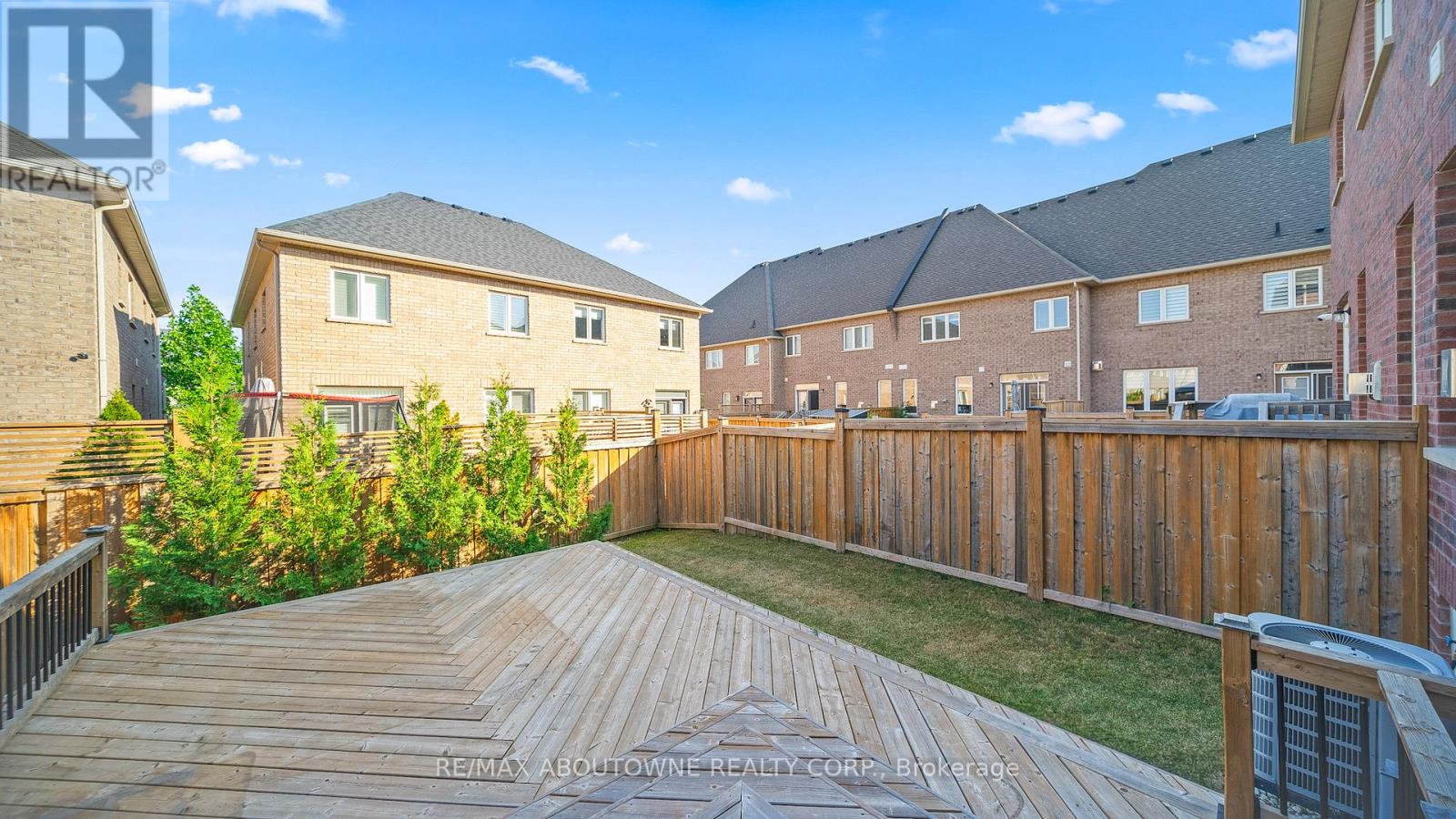 Photo 32 of 548 Terrace Way, Oakville ON