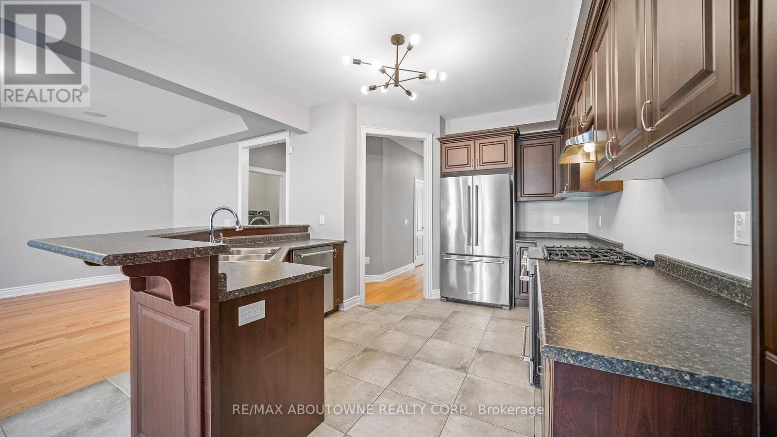 Photo 8 of 548 Terrace Way, Oakville ON