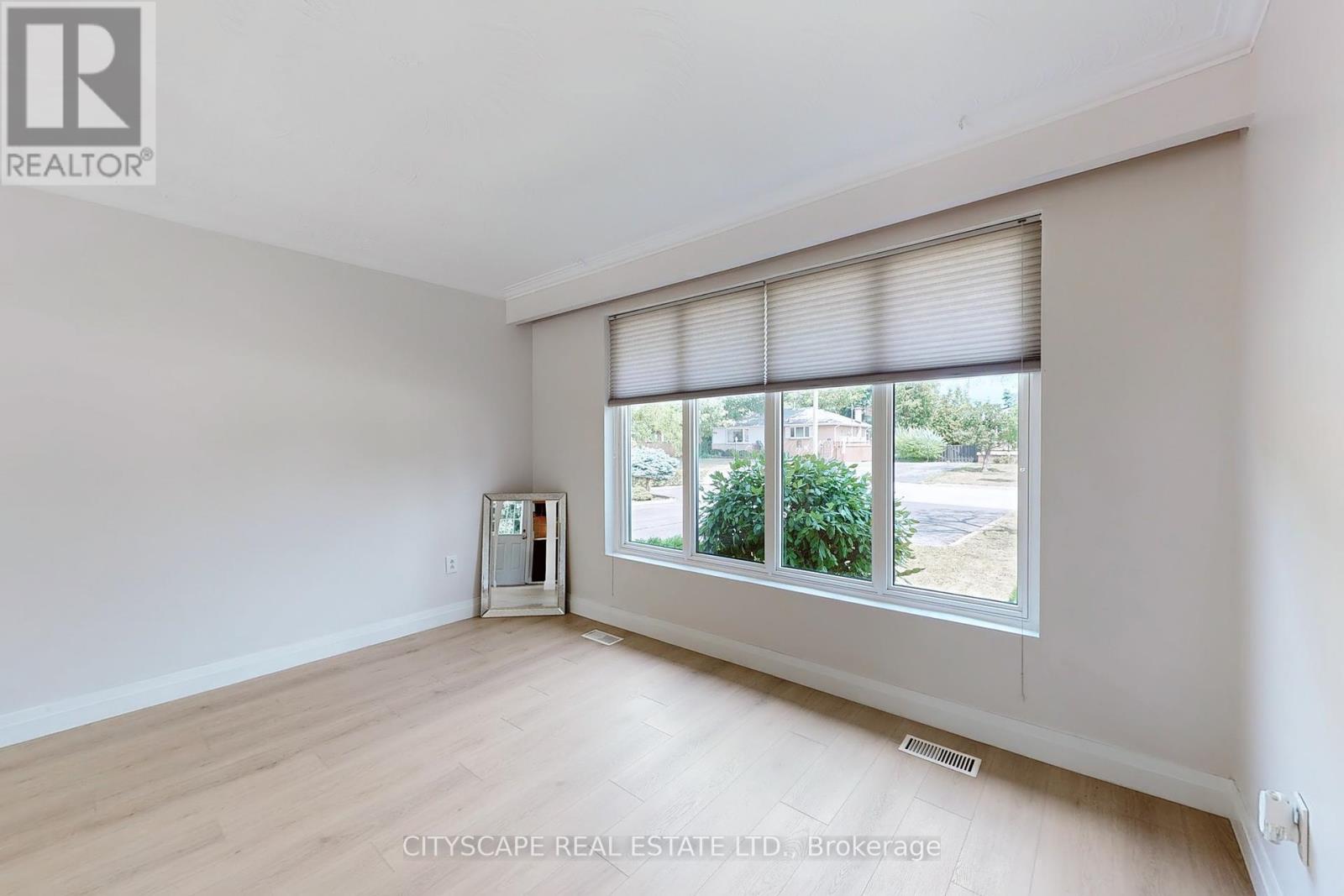 Photo 9 of 188 Foxbar Road, Burlington ON