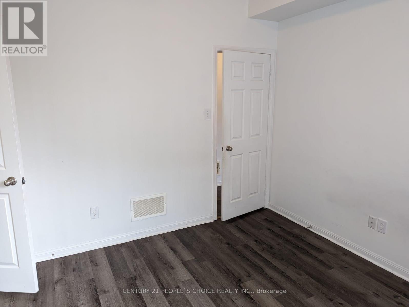 Photo 5 of 33 2891 Rio Court, Mississauga ON
