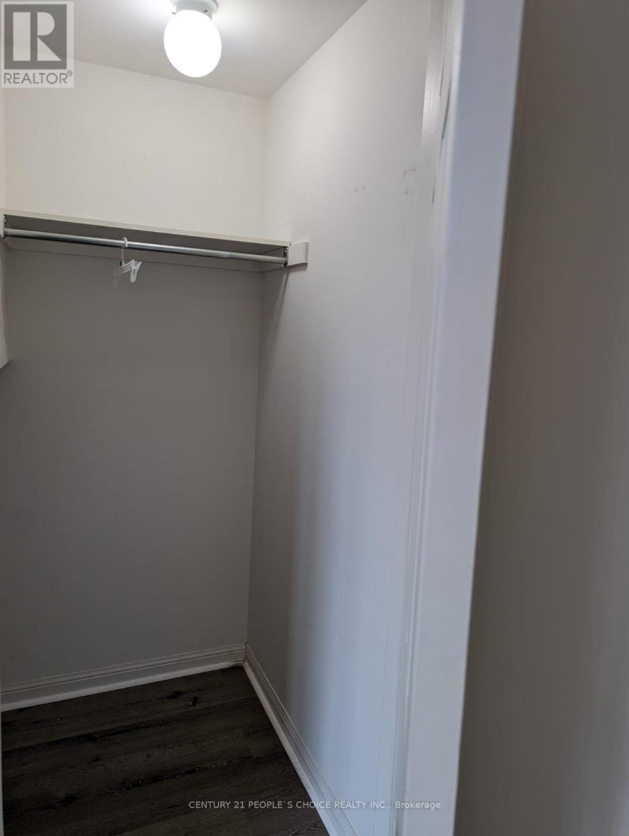Photo 3 of 33 2891 Rio Court, Mississauga ON
