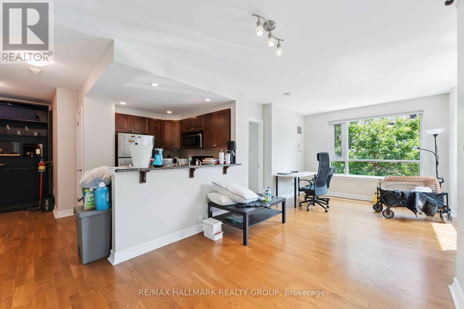Photo 2 of 204 200 Besserer Street, Ottawa ON