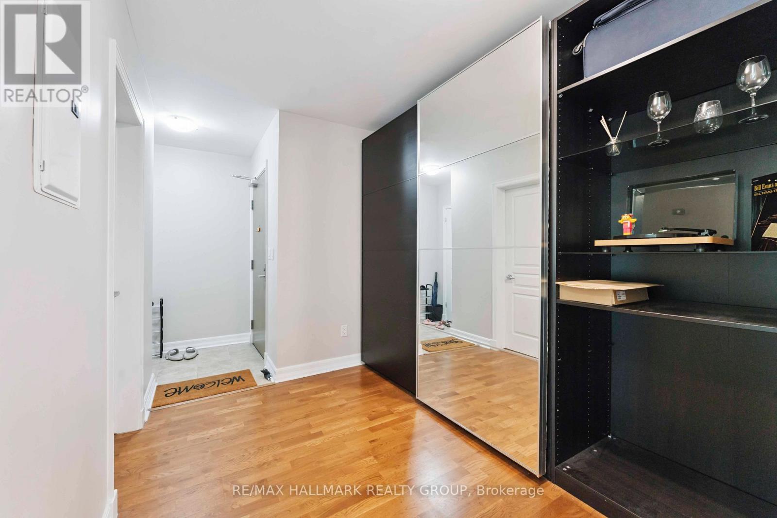 Photo 14 of 204 200 Besserer Street, Ottawa ON