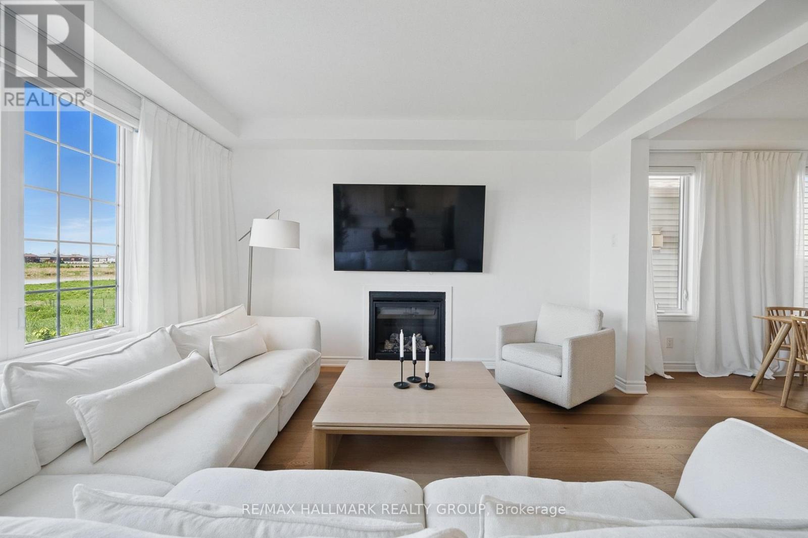 Photo 16 of 824 Henslows Circle, Ottawa ON