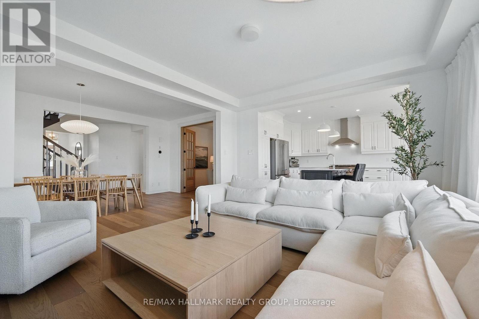 Photo 3 of 824 Henslows Circle, Ottawa ON