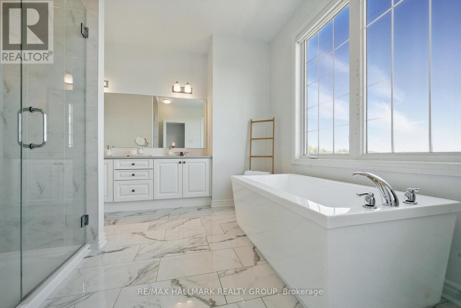 Photo 34 of 824 Henslows Circle, Ottawa ON