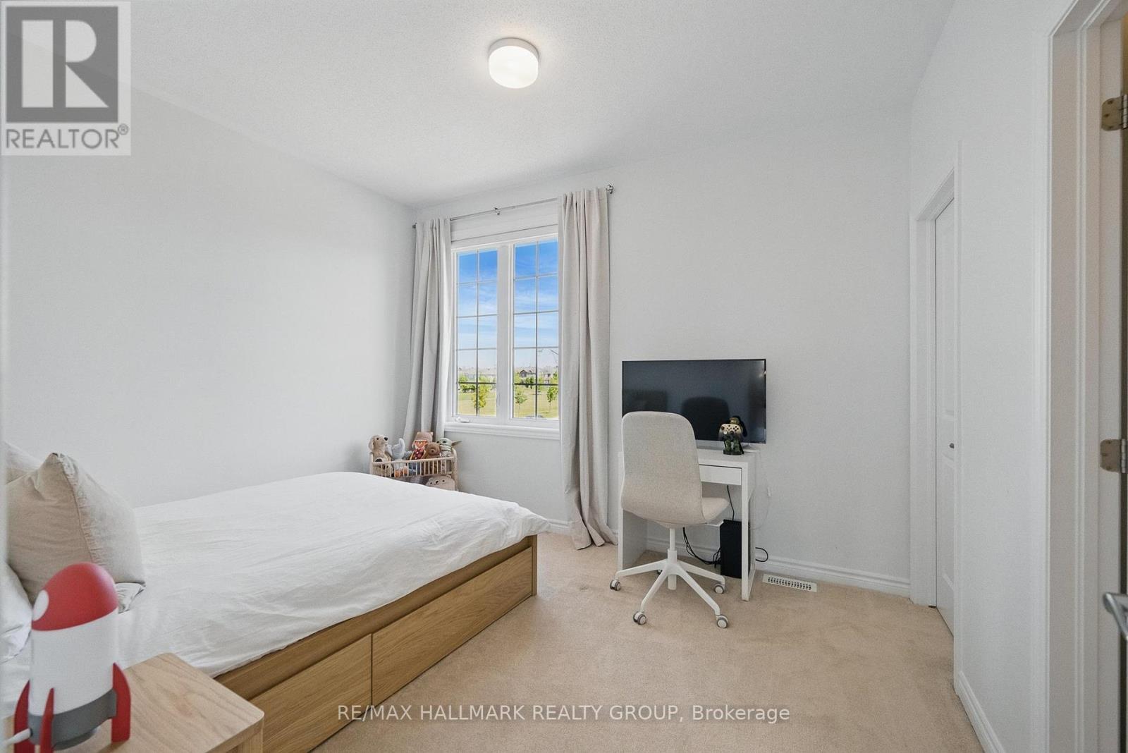 Photo 10 of 824 Henslows Circle, Ottawa ON