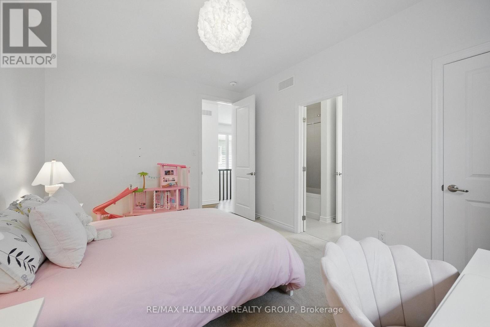 Photo 40 of 824 Henslows Circle, Ottawa ON