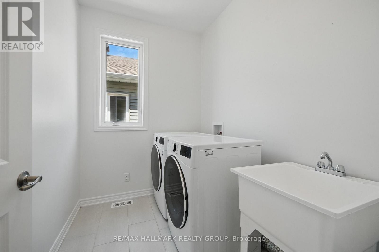 Photo 6 of 824 Henslows Circle, Ottawa ON