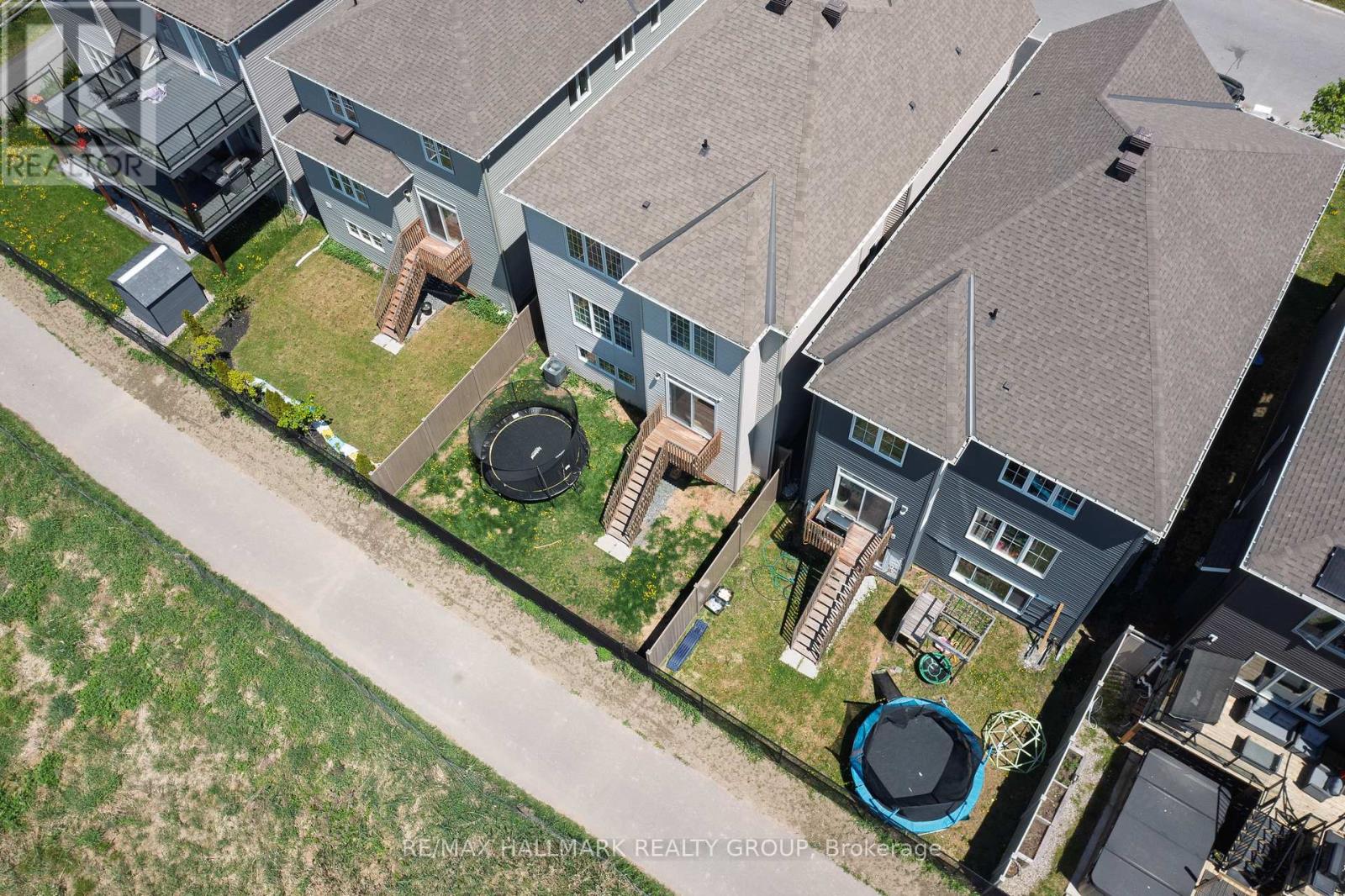 Photo 15 of 824 Henslows Circle, Ottawa ON