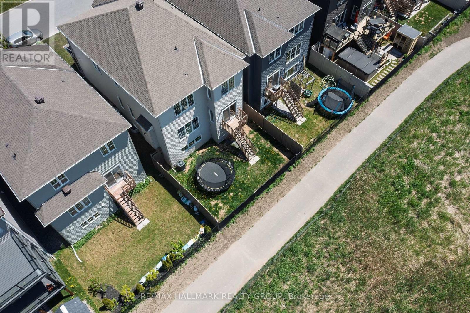 Photo 33 of 824 Henslows Circle, Ottawa ON