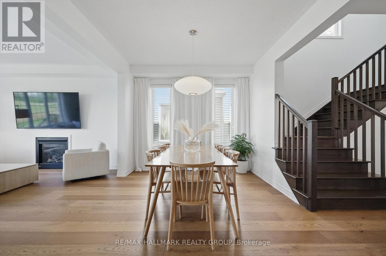 Photo 2 of 824 Henslows Circle, Ottawa ON