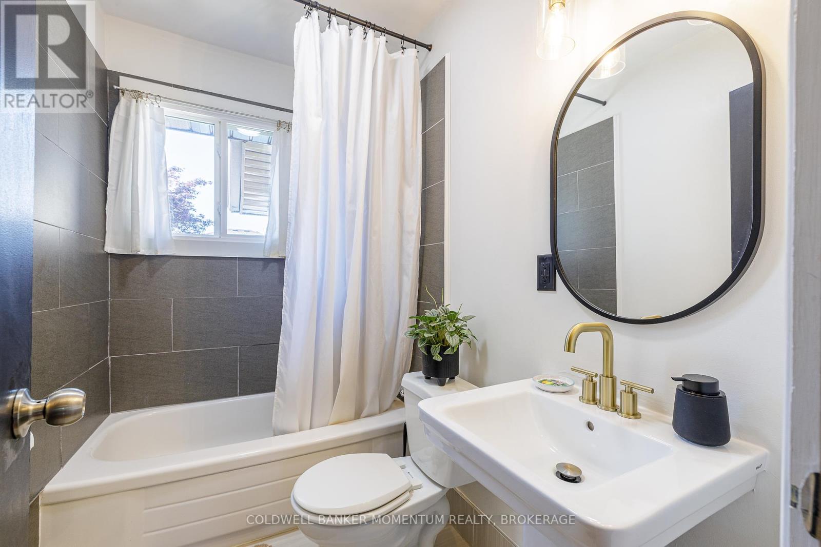 Photo 15 of 3581 Hendershot Drive, Fort Erie ON