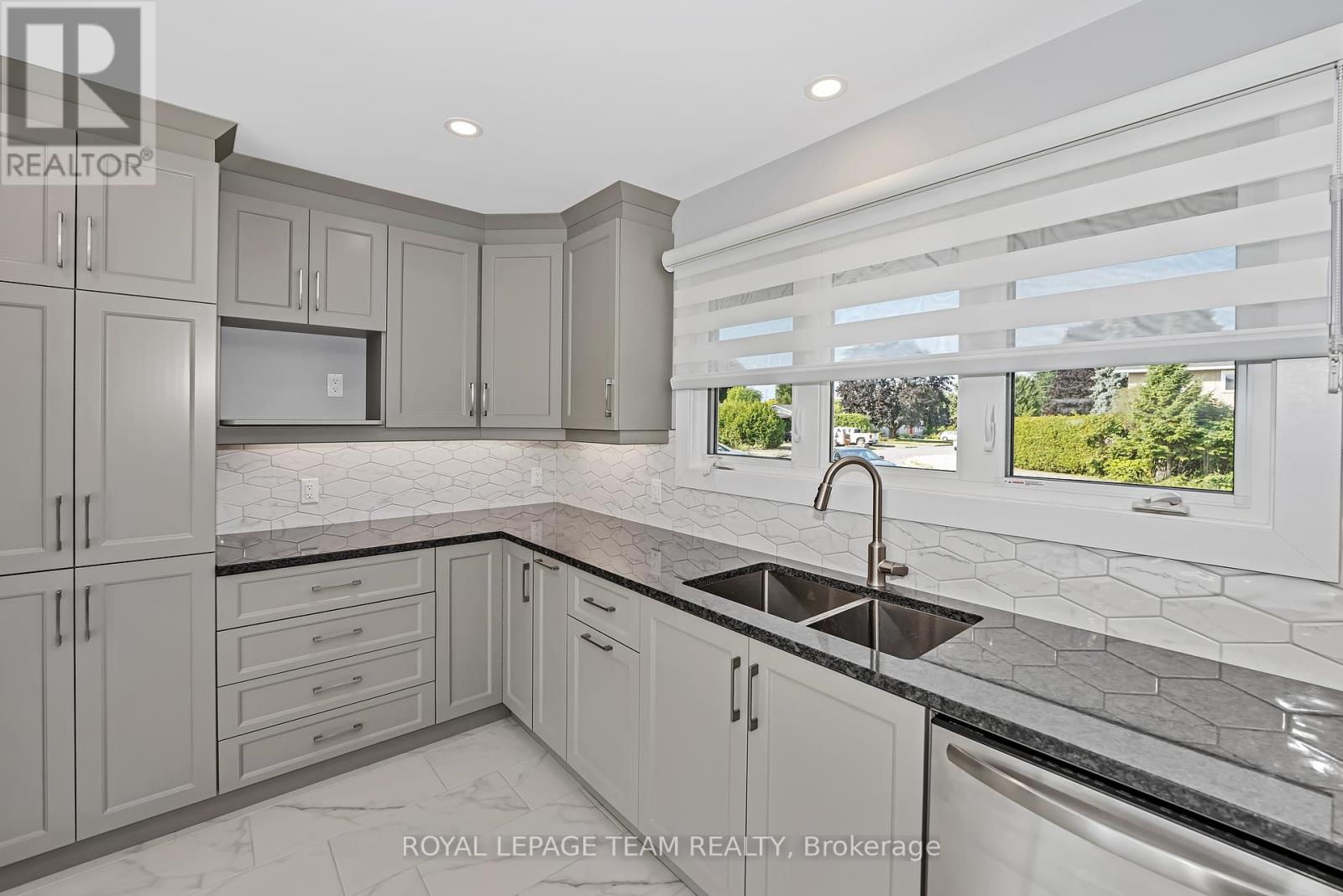 Photo 16 of 12 Largo Crescent, Ottawa ON