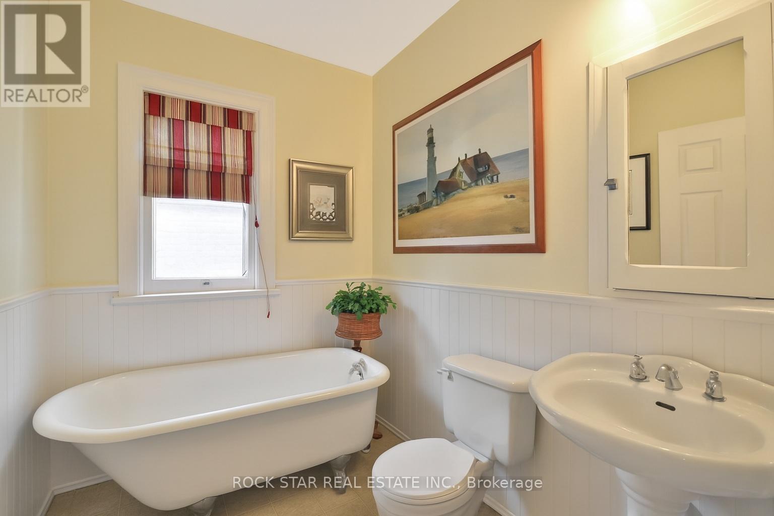 Photo 9 of Main 319 Queen Street S, Hamilton ON